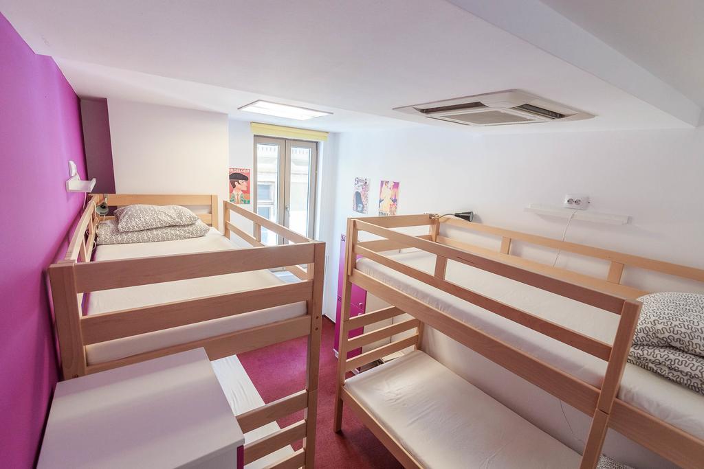 Pura Vida Sky Bar & Hostel Bucharest Bilik gambar