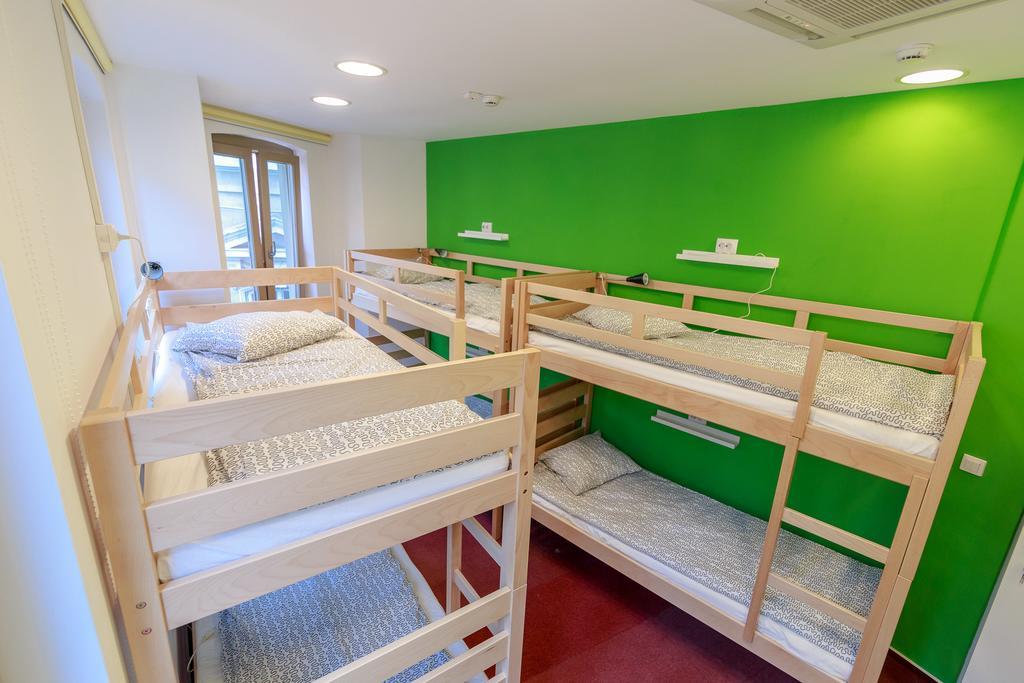 Pura Vida Sky Bar & Hostel Bucharest Bilik gambar