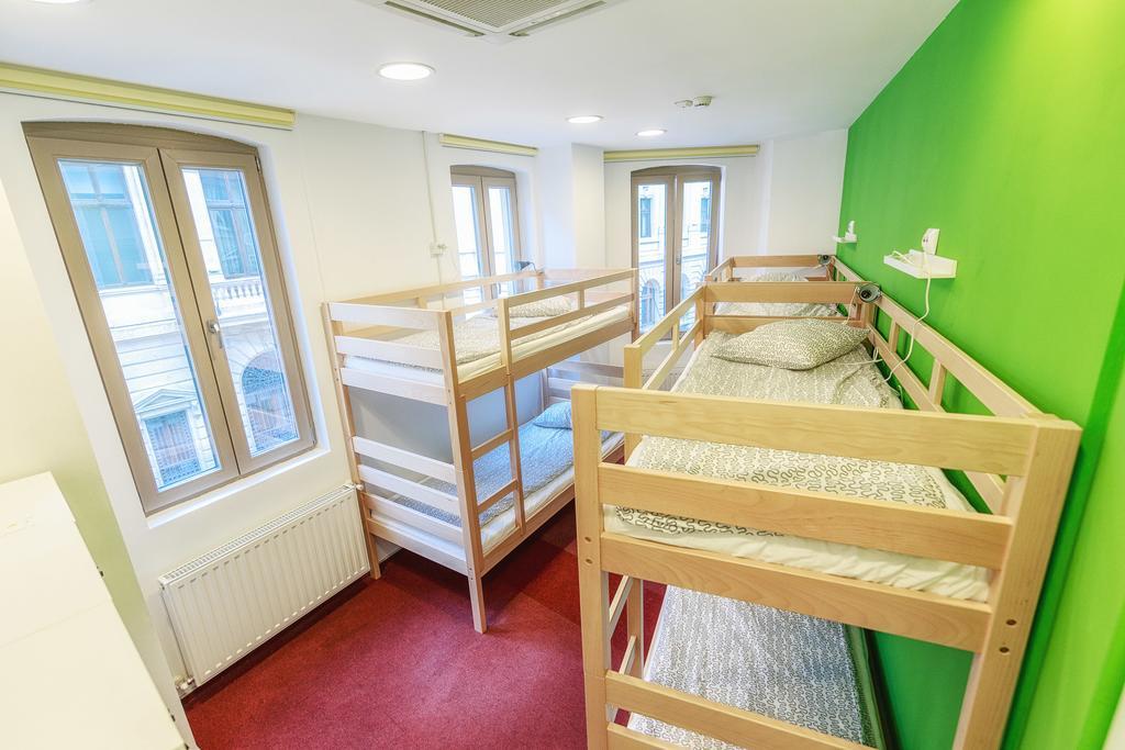 Pura Vida Sky Bar & Hostel Bucharest Bilik gambar