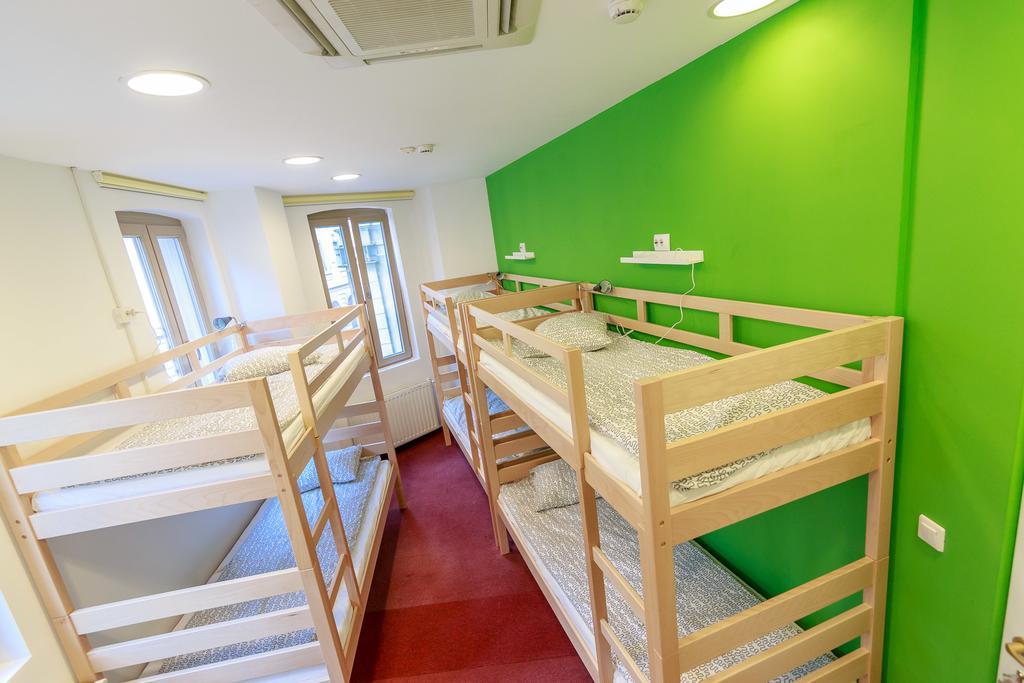 Pura Vida Sky Bar & Hostel Bucharest Bilik gambar
